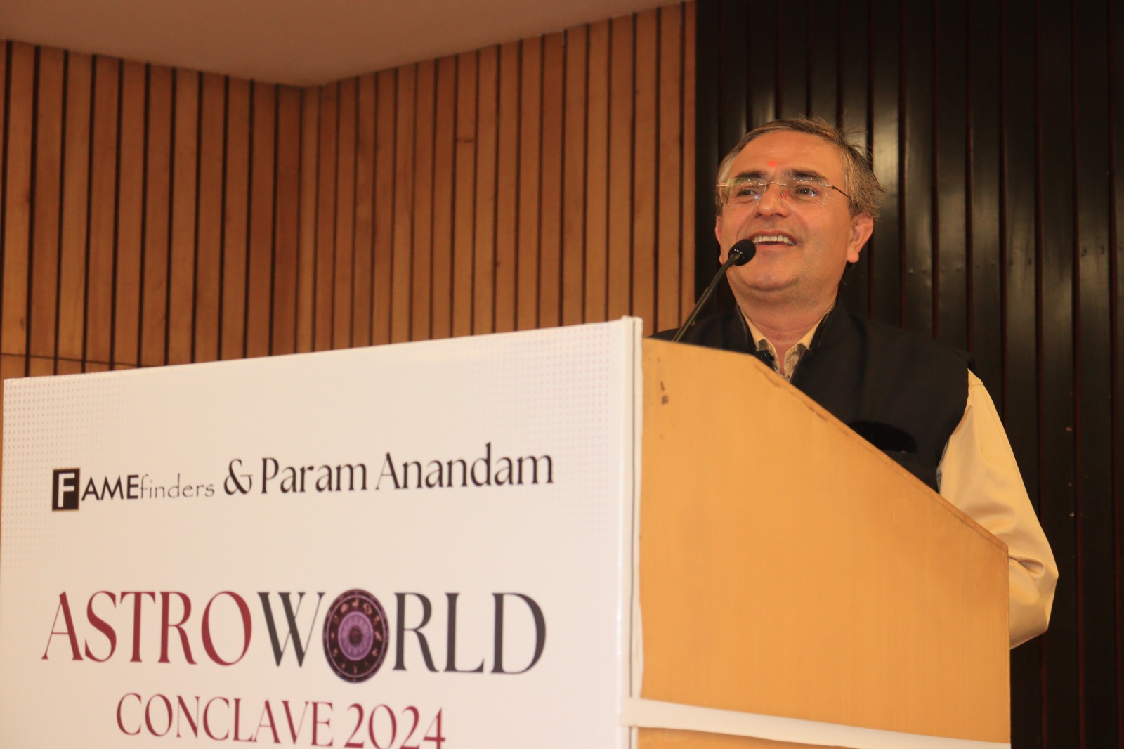 CA Shankar Ghansahamdas Andani honored with Life Time Achievement Award in Astroworld Conclave 2024.