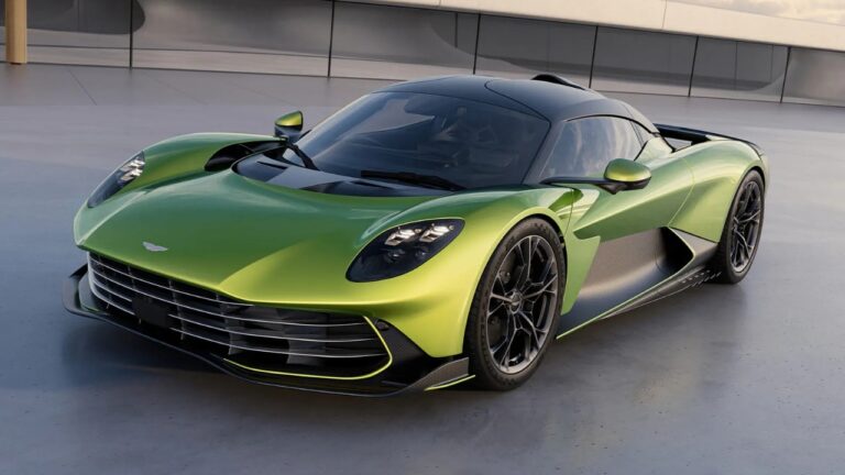 2025 Aston Martin Valhalla 